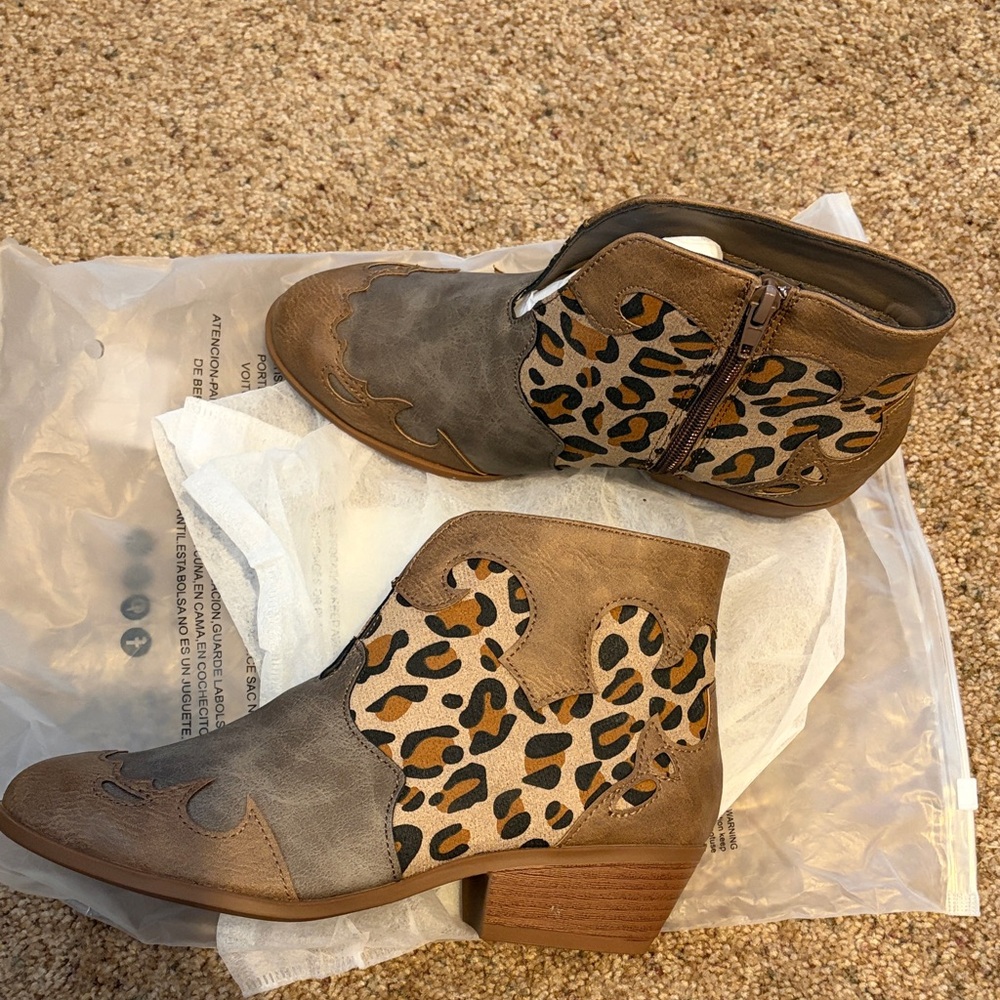 Stylish Leopard Print Ankle Boots - Brown and Gray